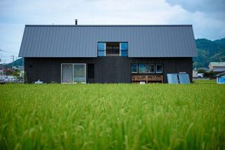 This modern farmhouse in Japan is a low-tech masterpiece