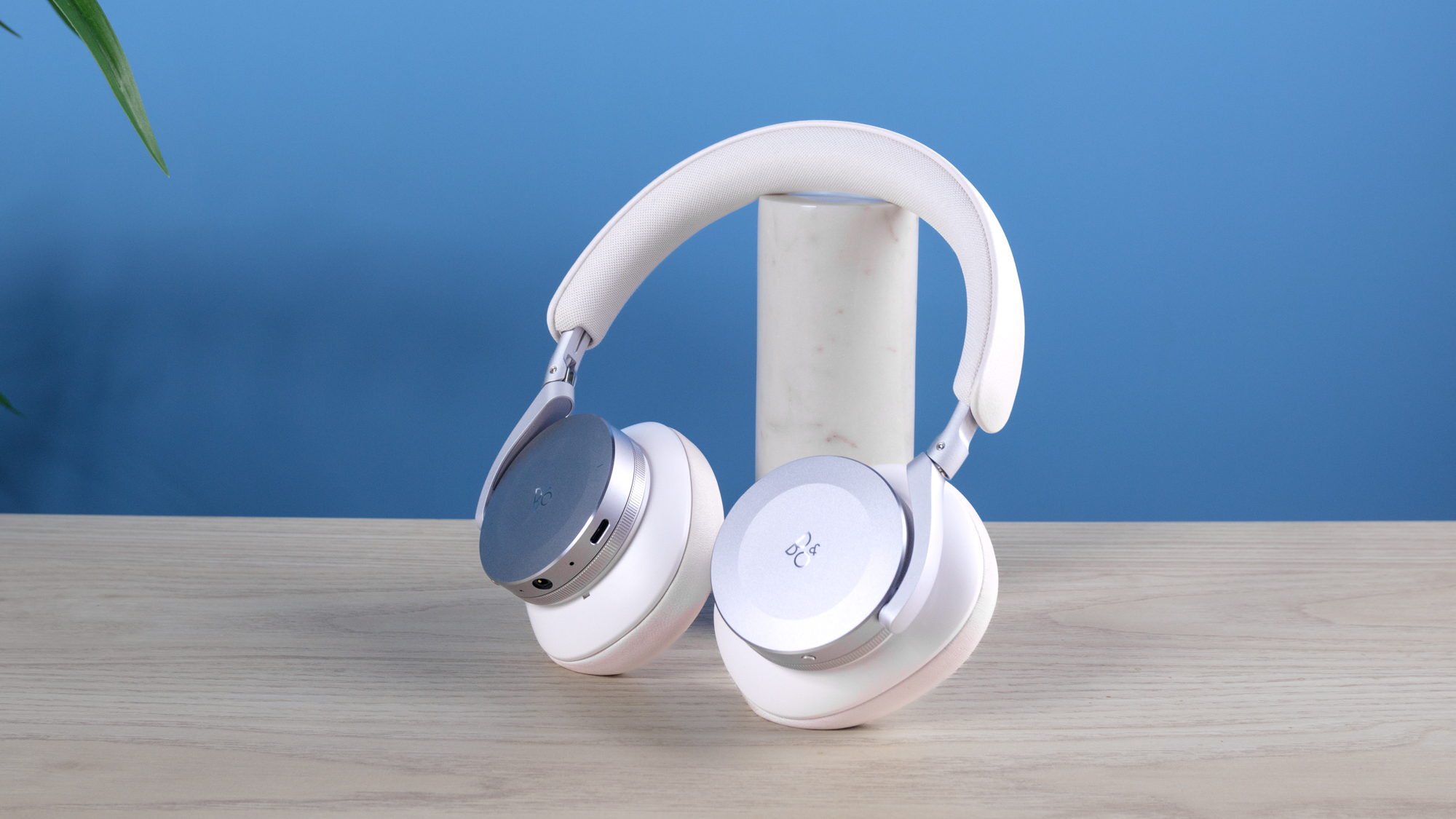 Bang &amp; Olufsen H95 in silver and white