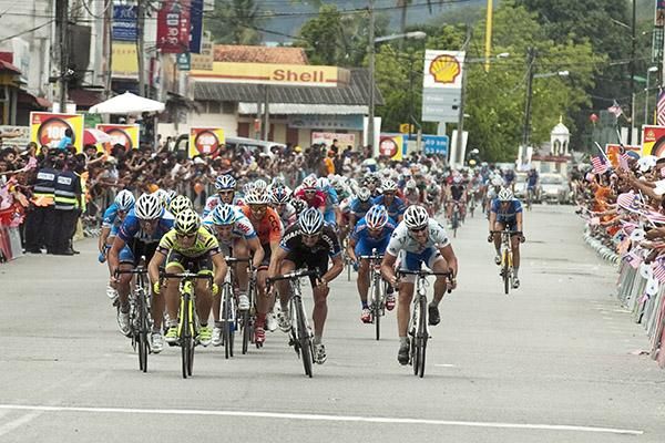 The charge to the line in Tampin with the front-runners (l-r): Robert Forster, Andrea Guardini, Dene 'Rico' Rogers and Boris Shpilevsky.