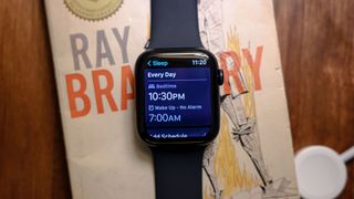 Apple Watch SE 2022 sleep tracking setup.