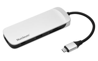 Best memory card reader for Macbook: Kingston Nucleum USB Type C Hub