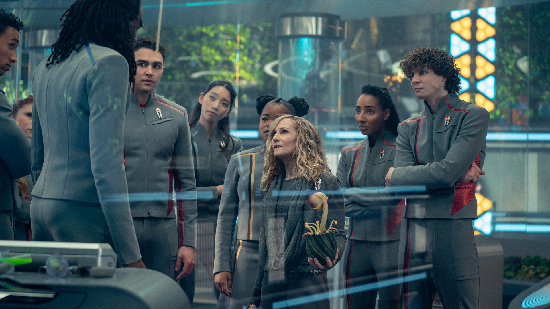 Kerrice Brooks as Sam and Holly Hunter as Nahla n season 1, episode 3 of Star Trek: Starfleet Academy streaming on Paramount+. Photo Credit: John Medland/Paramount+