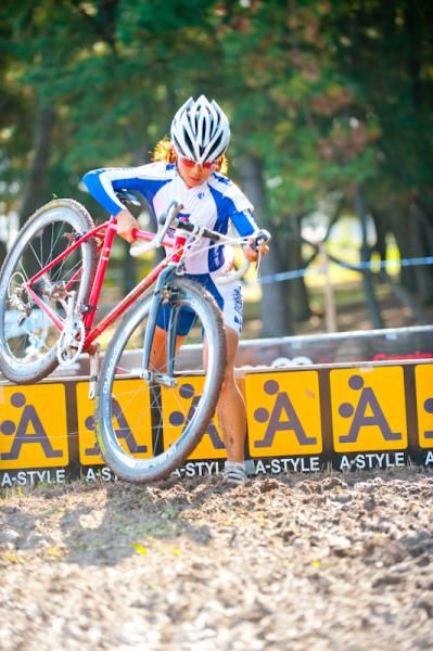 The smallest rider Fukumoto Chika (Ready Go Japan) passes the barriers.