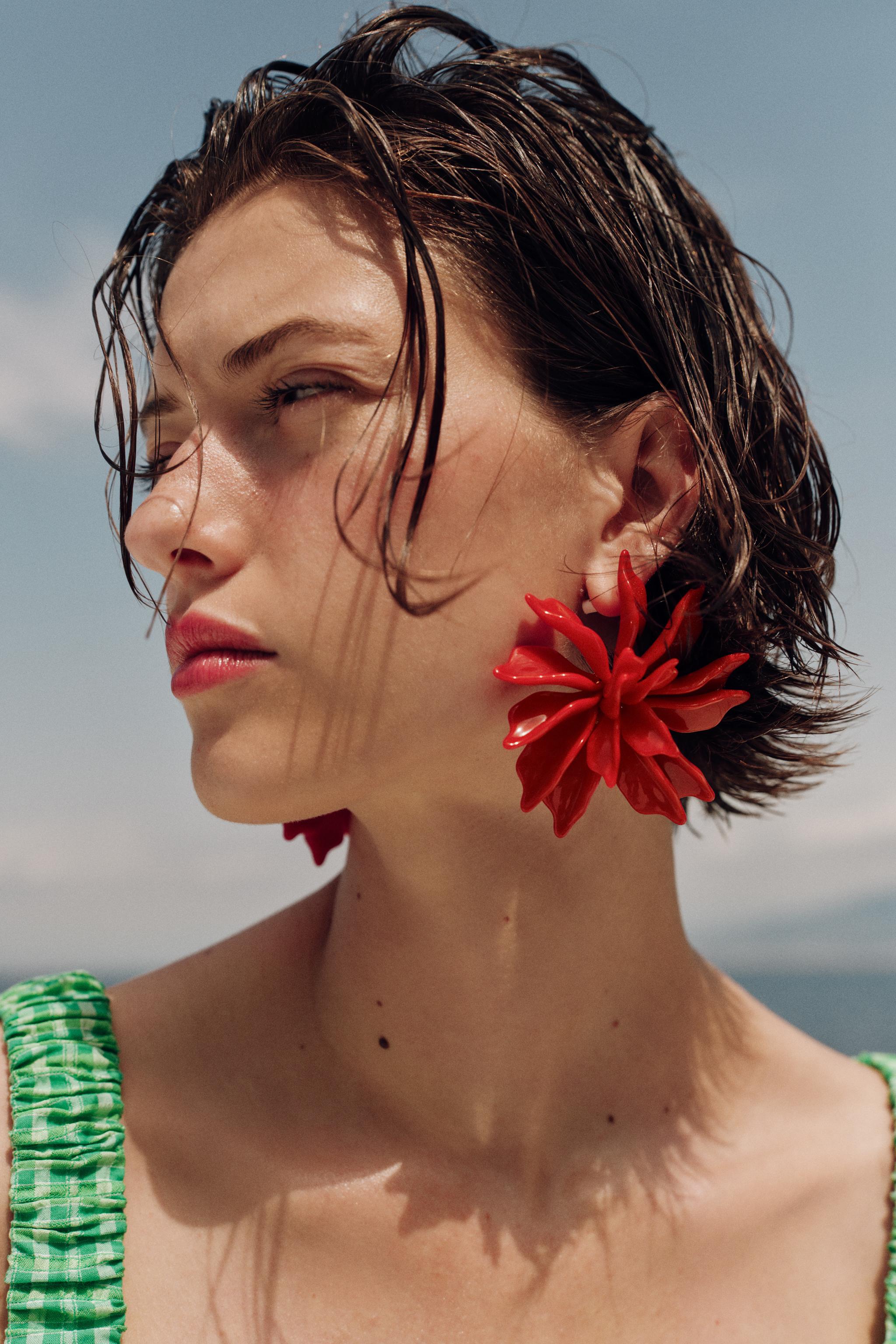 Maxi Embossed Flower Earrings