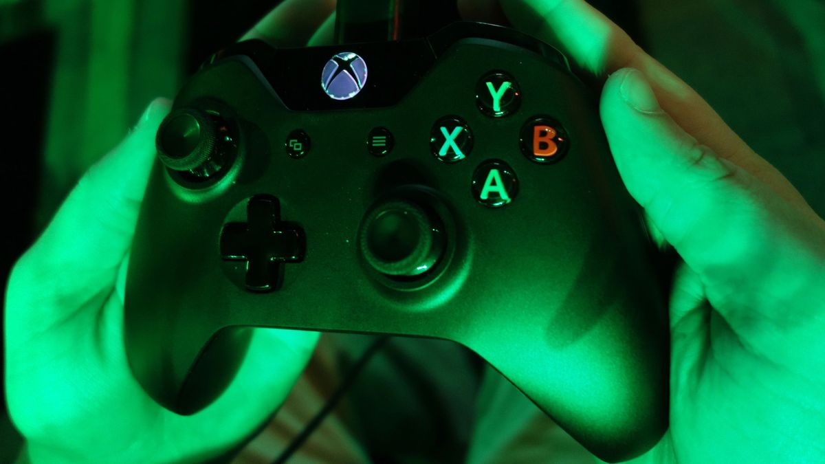 Playing the shame game, Microsoft says Xbox One Family Sharing could ...