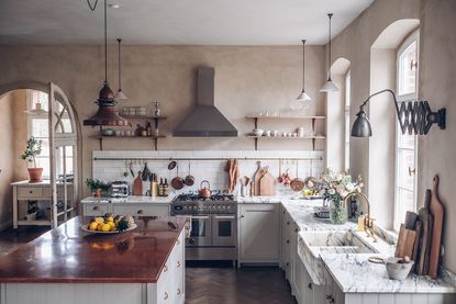 Guide to Creating a Country Kitchen