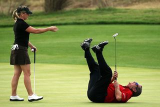 Fuzzy Zoeller with his daughter Gretchen in 2005 GettyImages-78203005
