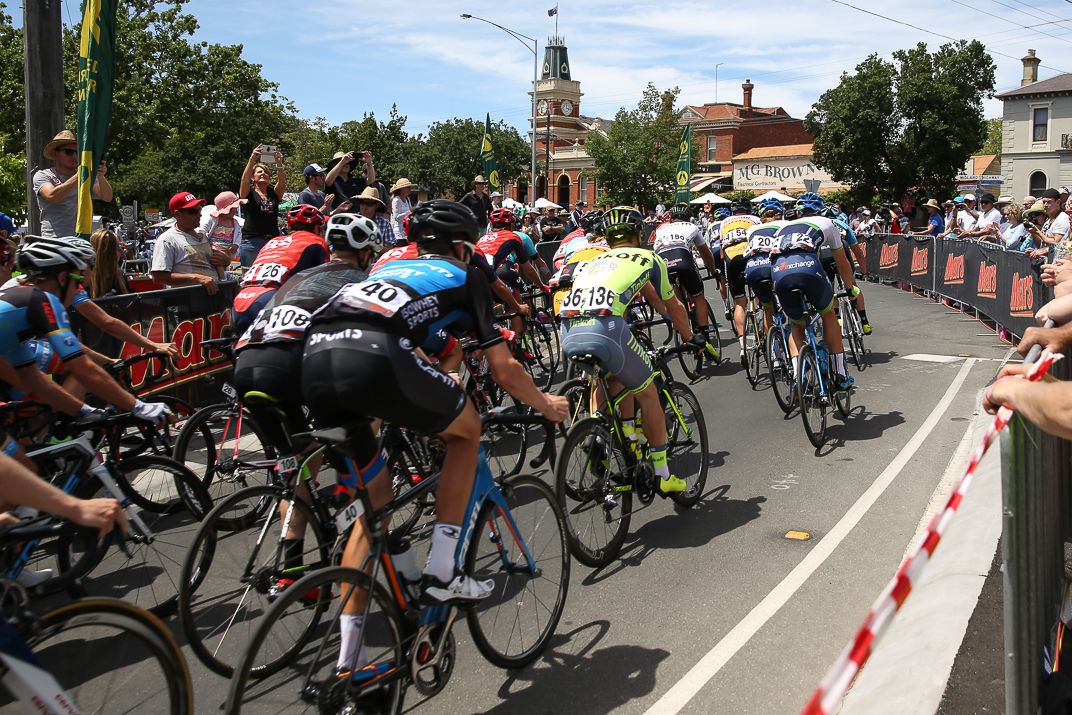 The peloton saw a number of attacks early on