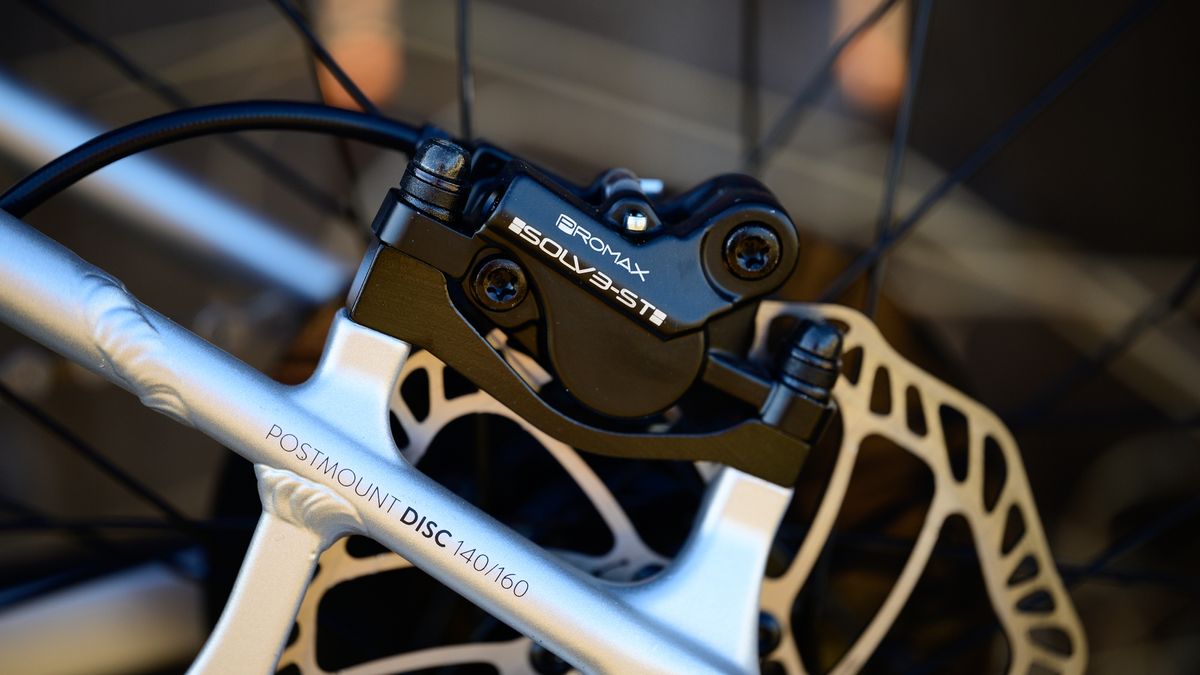 Woom Off 6 kids bike hydraulic brakes