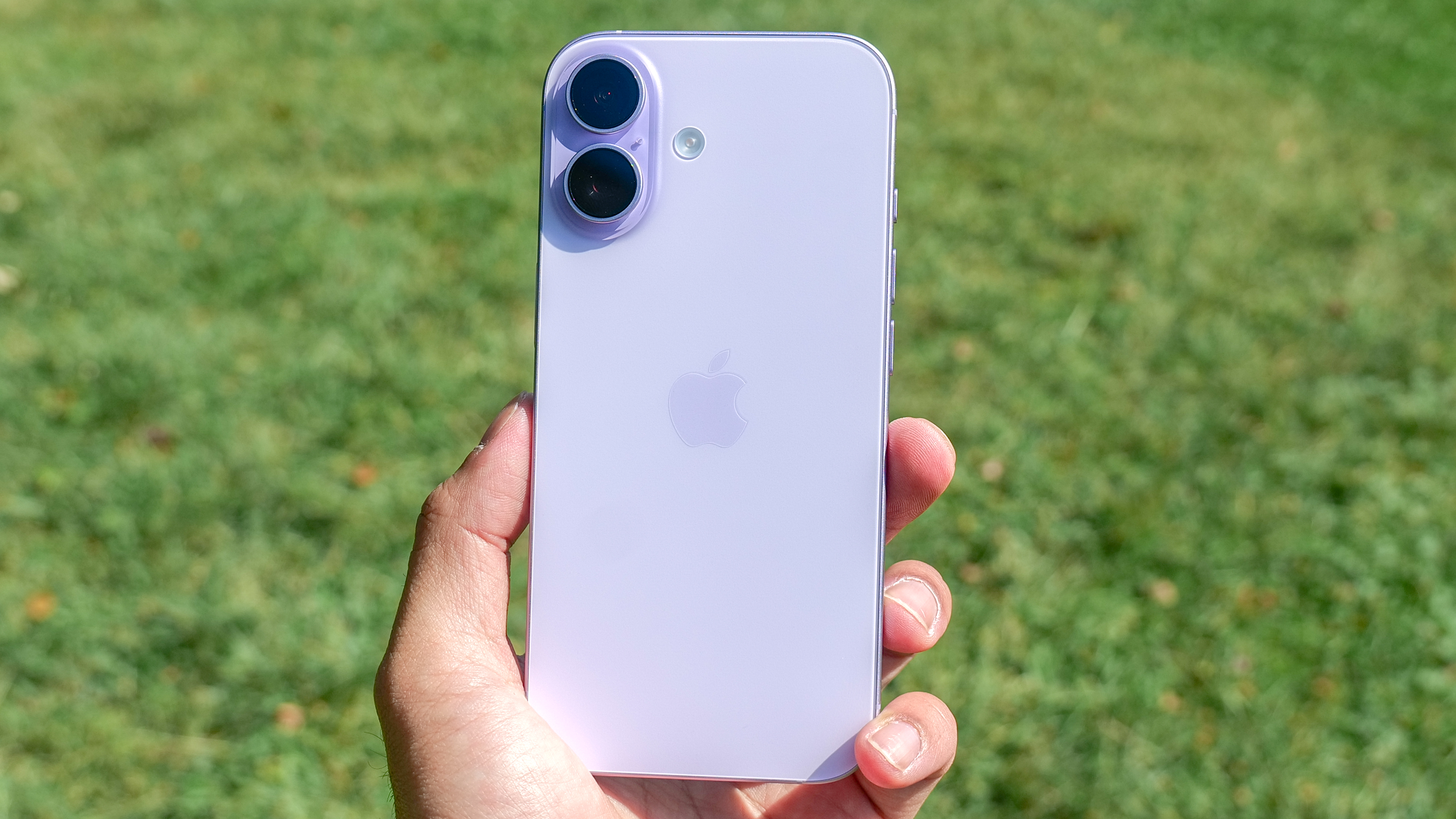 Apple iPhone 17 review.