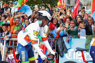 Picture by Ed SykesSWpixcom 29092024 2024 UCI Road and Paracycling Road World Championships Zurich Switzerland Men Elite Road Race Natnael Tesfazion Eritrea passes fans fro his home country Eritrea