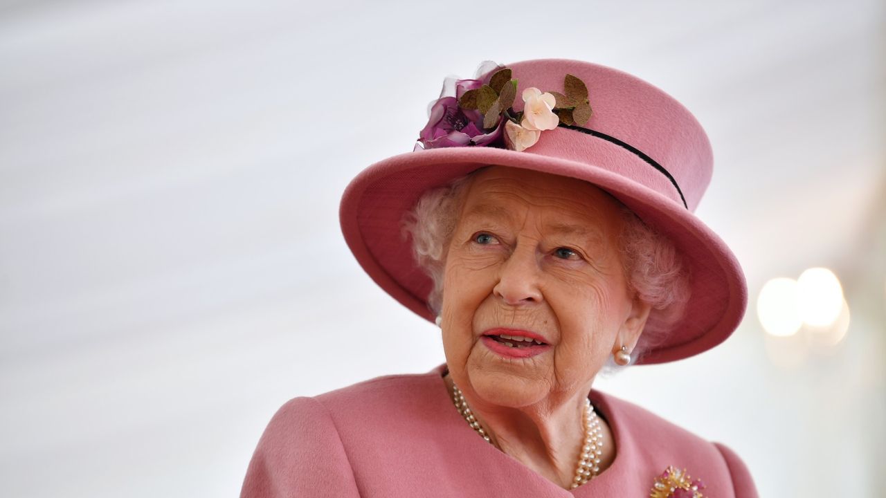 SALISBURY, ENGLAND - OCTOBER 15: Britain&#039;s Queen Elizabeth II speaks with staff during a visit to the Defence Science and Technology Laboratory (Dstl) at Porton Down science park on October 15, 2020 near Salisbury, England. The Queen and the Duke of Cambridge visited the Defence Science and Technology Laboratory (Dstl) where they were to view displays of weaponry and tactics used in counter intelligence, a demonstration of a Forensic Explosives Investigation and meet staff who were involved in the Salisbury Novichok incident. Her Majesty and His Royal Highness also formally opened the new Energetics Analysis Centre.