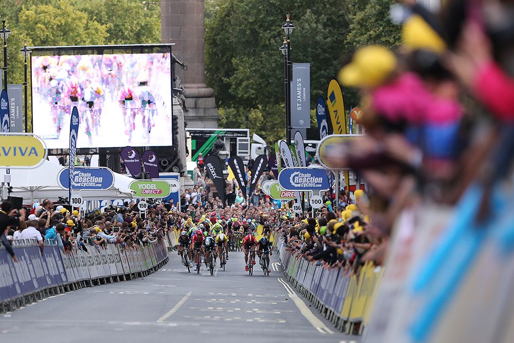 The bunch closes in on the finish line in London