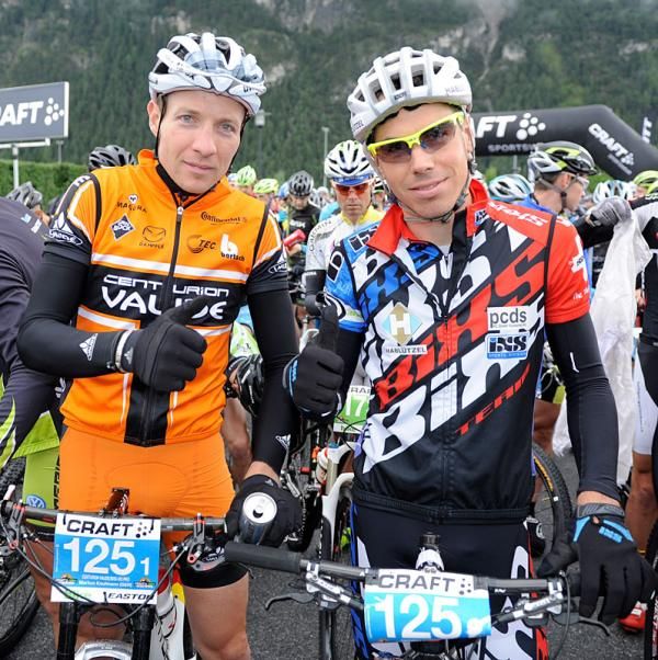 Markus Kaufmann, left of Centurion-Vaude and his partner Thomas Stoll of BiXS iXS Pro Team; the pairing won the second stage.