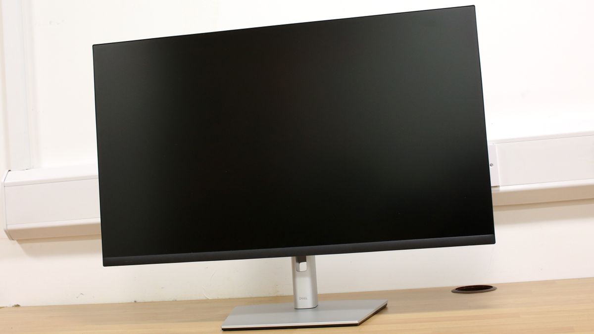 Dell P3222QE
