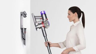 Dyson V8