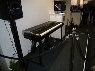 Roland v-piano