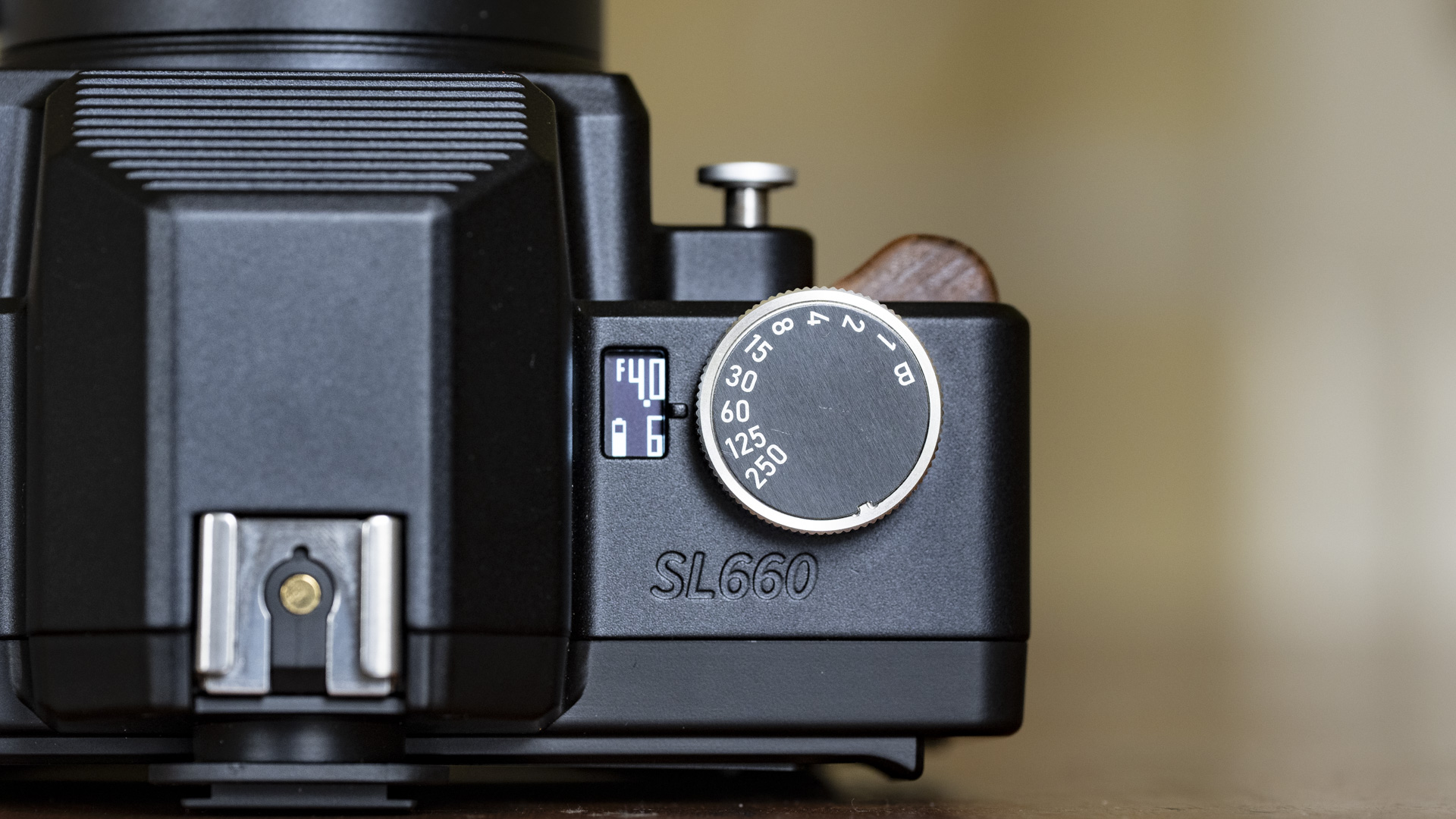 Closeup of Nons SL660 instant camera shutter speed dial
