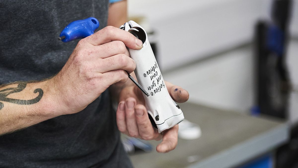 Swift chose the quote 'Believe and you can achieve' on the stem of his bike