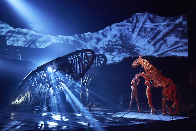 1.-The-cast-of-War-Horse-at-the-New-London-Theatre-photo-by-Brinkhoff-Mo&amp;#776;genburg1.jpg