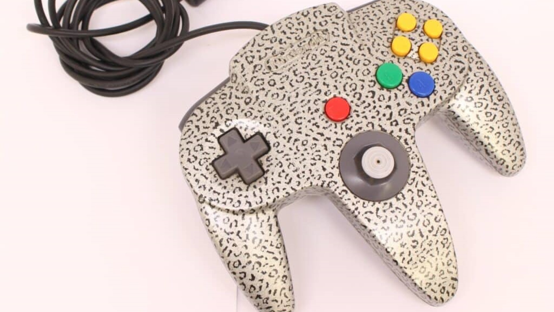 Редкий контроллер Nintendo 64 продадут примерно за 1000 фунтов стерлингов