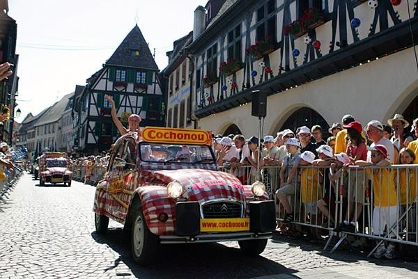 The Cochonou girls roll through the German-esque start town today.