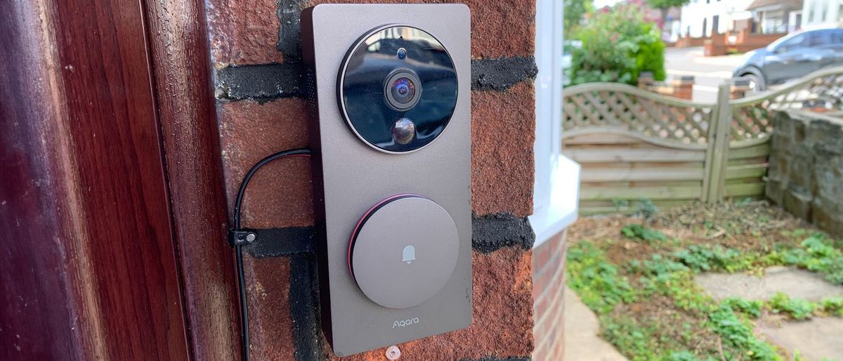 Aqara Video Doorbell G4 mounted on wall beside door