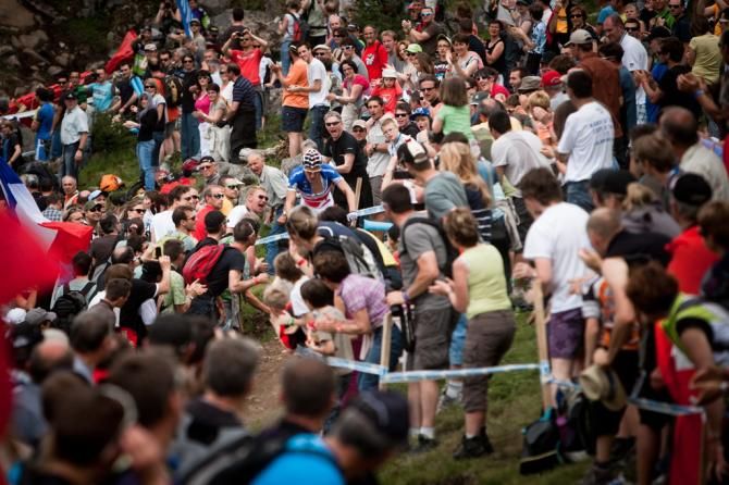 Mountain bike legend Julien Absalon in home crowds at La Bresse World Cup
