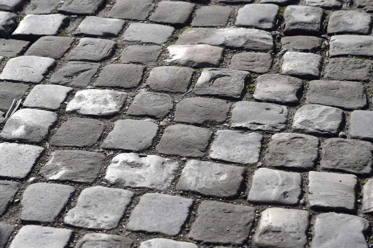The cobbles begin at the start in the square in Compiegne