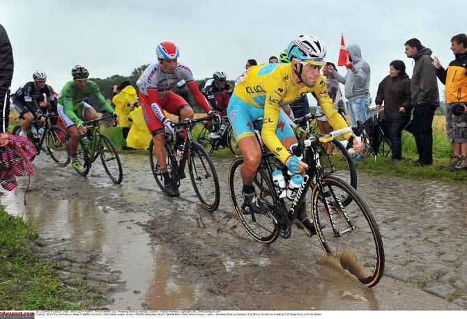 Vincenzo Nibali leads Alexander Porsev and Peter Sagan