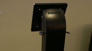 Philips USB monitor docking stand close 2