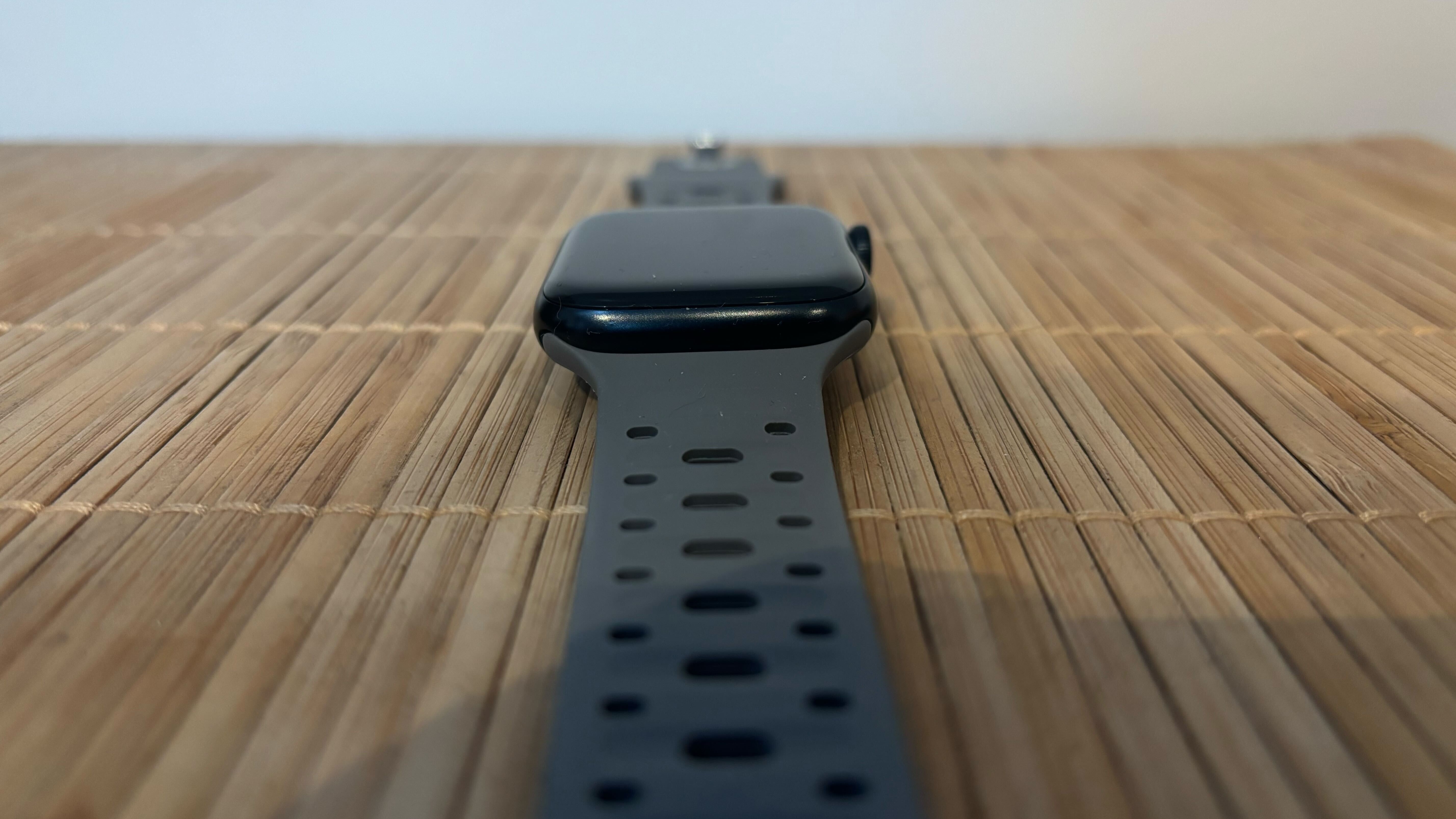 50 ドルの Apple Watch バンドを 15 ドルの複製品に交換しました。言いたくないのですが、Apple がなぜ高額な料金を請求するのか理解できました。