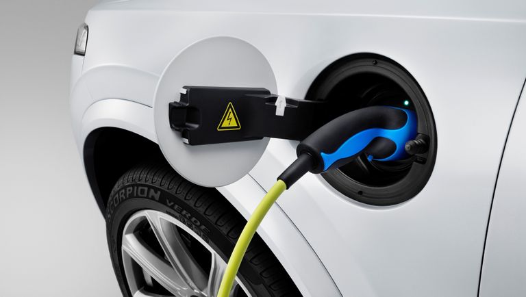 Volvo XC90 T8 with Sensus Connect