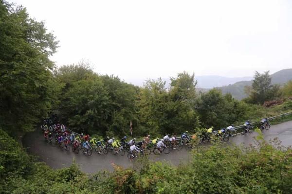 The field during the 2012 Tour of Lombardy