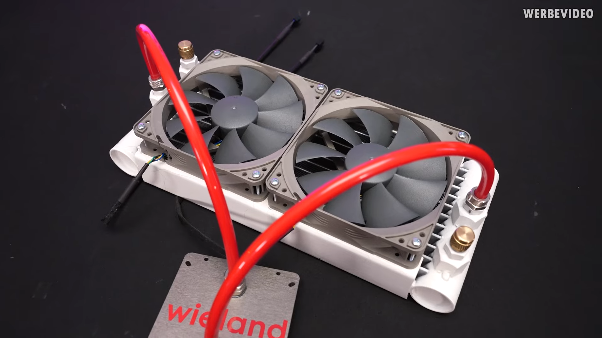 Pumpless 240mm AiO cooler is only 8C behind traditional pump-powered rival in tests