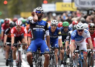 Fernando Gaviria wins Paris-Tours ahead of the bunch sprint