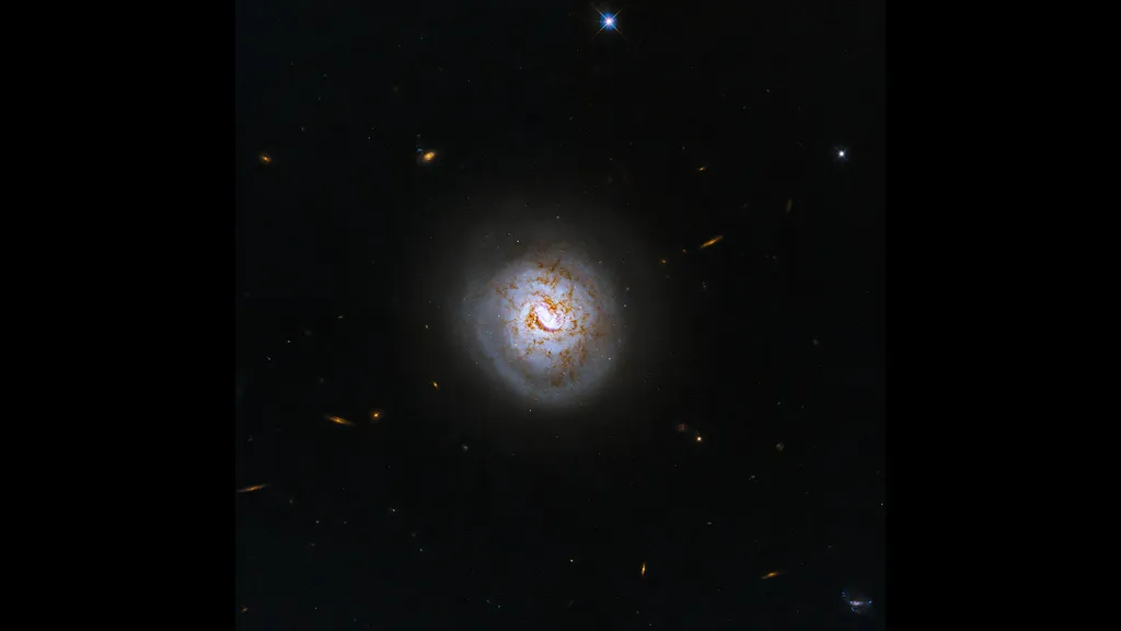 'Baseball galaxy' with a black hole heart EeFgYp2Jtk5VxLrdtPB6AH-1024-80.jpg