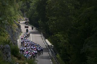 Tour de France stage 15 LIVE: Huge talent packed break has small gap over the peloton at the halfway point