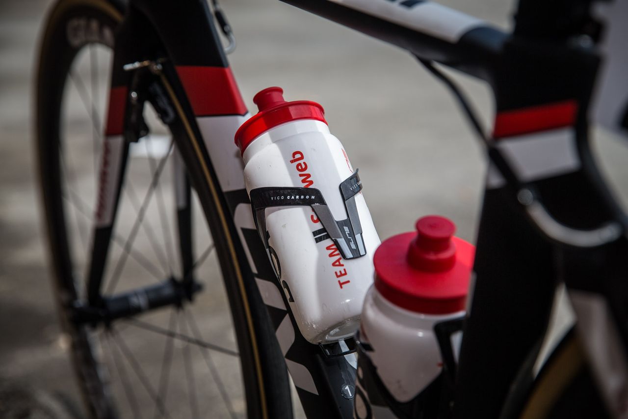 Elite Custom Race bottle cages on Rivera's Liv