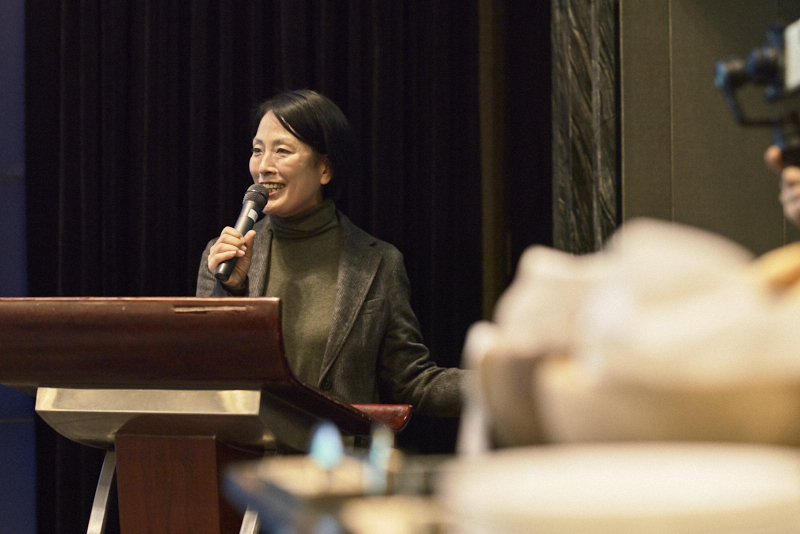 Moonsong Bang, president of Mashija Magazine, gave an opening speech