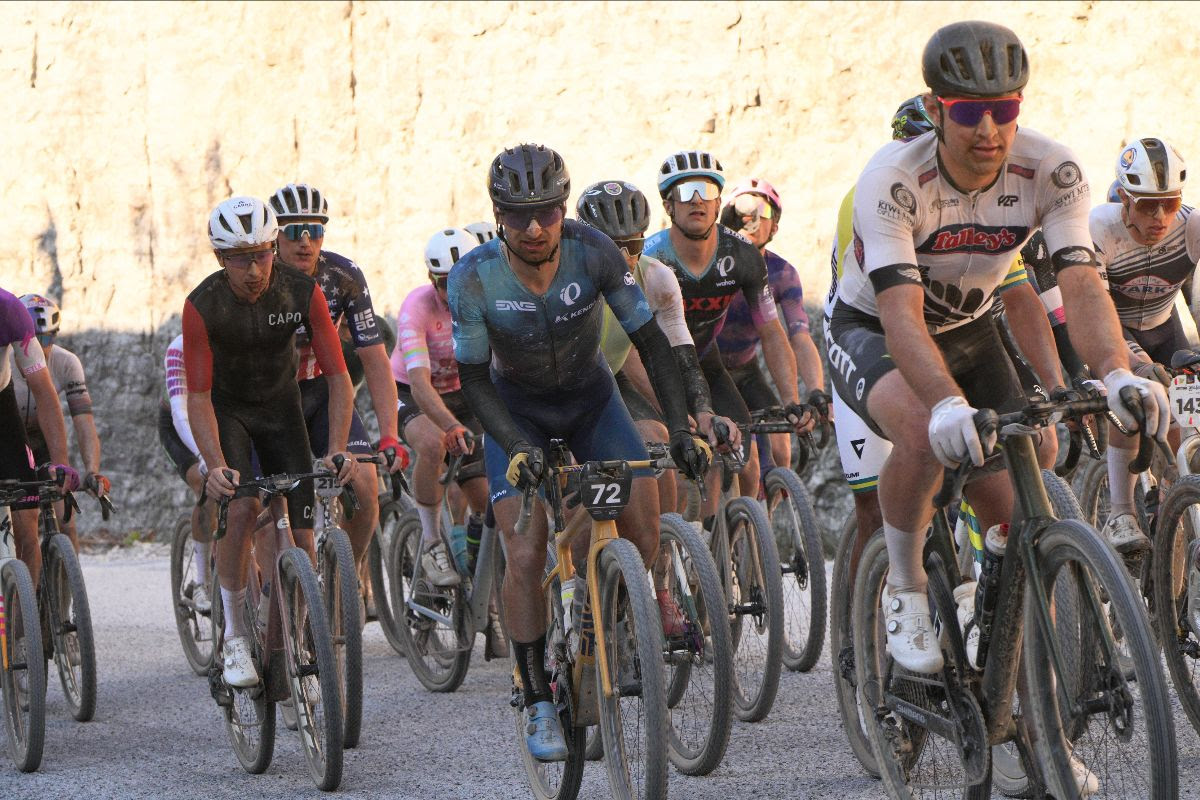 The men&#039;s field in 2024 Big Sugar Gravel, with eventual winner Alexey Vermeulen (centre) in the pack