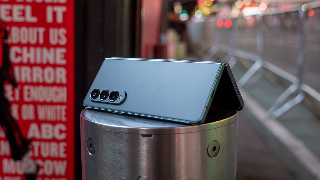 The Samsung Galaxy Z Fold 4 in Flex Mode