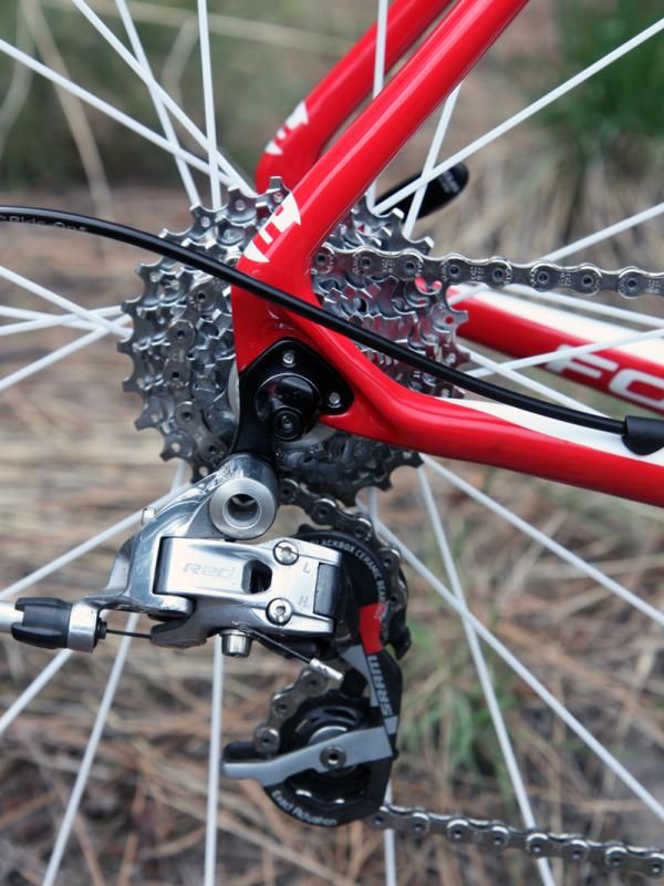 Jelly Belly p/b Kenda team bikes are mostly outfitted with SRAM Force but get an upgrade to Red for the rear derailleur.