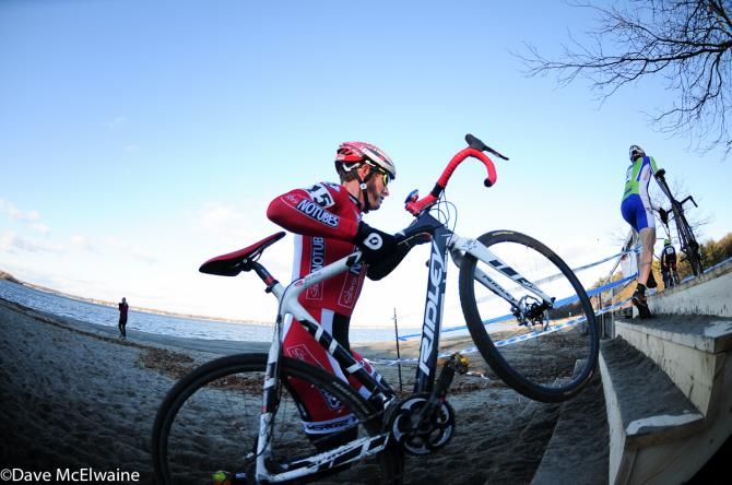 Jake Wells (Stan's NoTubes) at the end of the long beach run