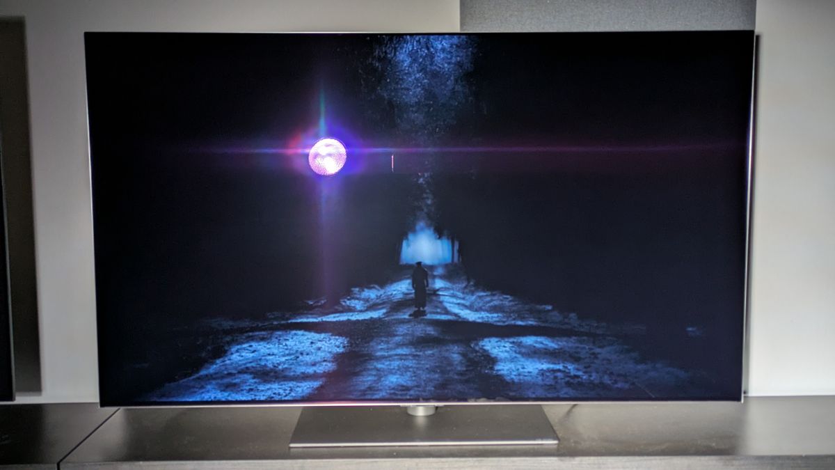 LG G5 with Nosferatu and spotlight aimed at screen