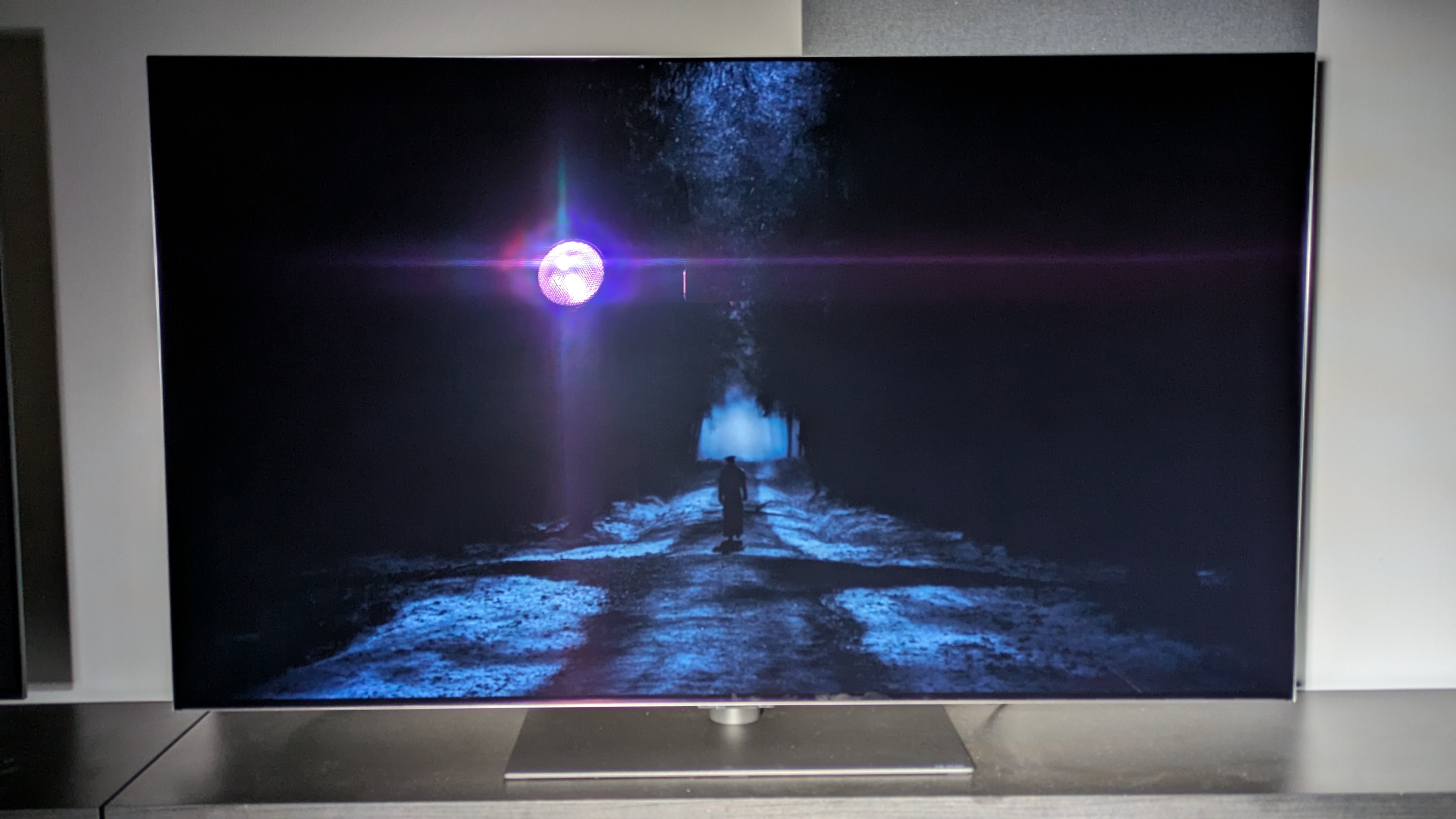 LG G5 with Nosferatu and spotlight aimed at screen