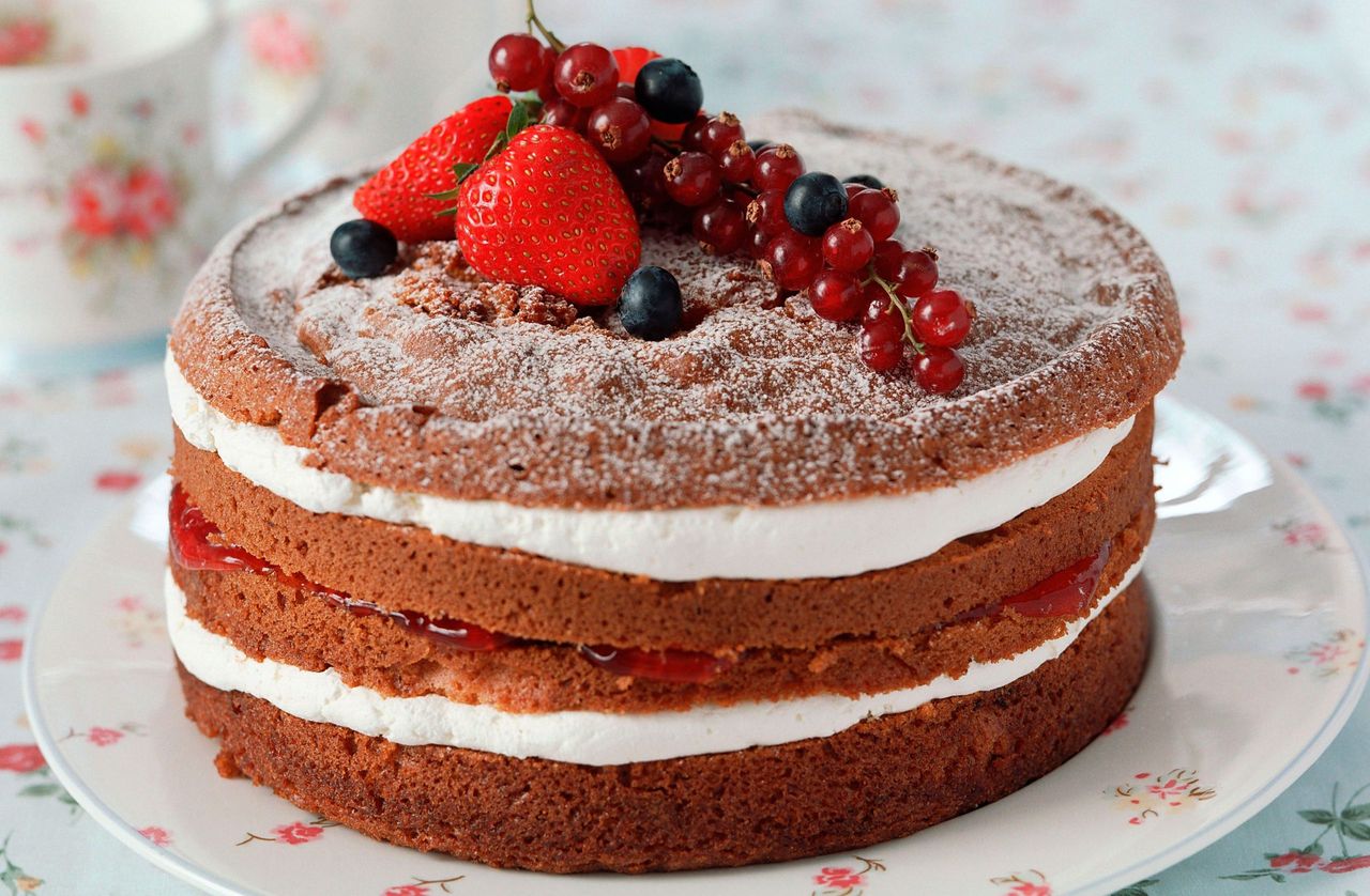 Victoria sponge cakes with a twist