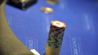 Man takes on machine at Texas Hold 'em poker