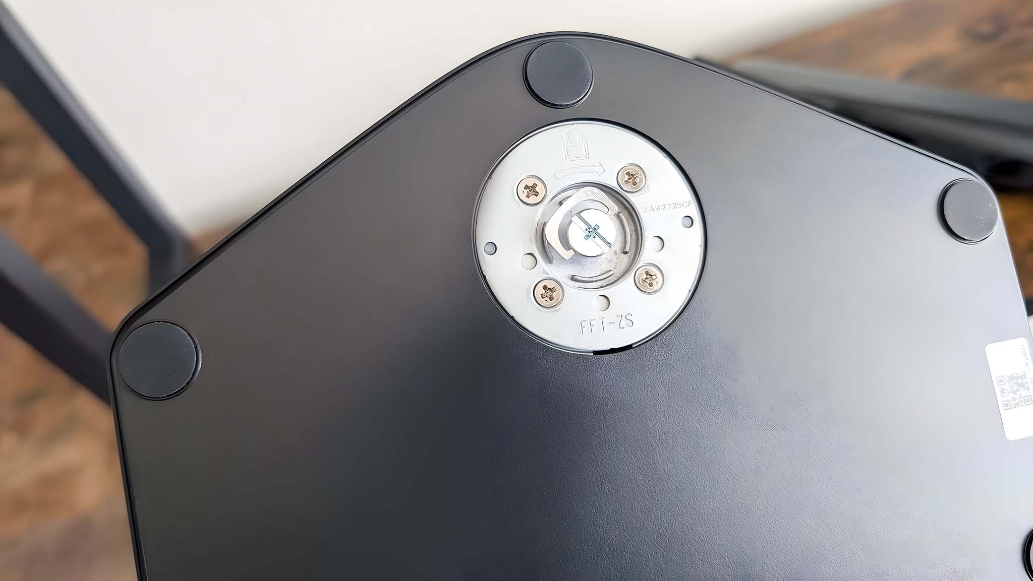 Closeup look at the Alienware AW2725QF Gaming Monitor base's built-in screw.