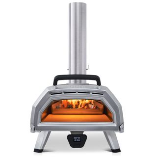 An Ooni Karu 16 pizza oven
